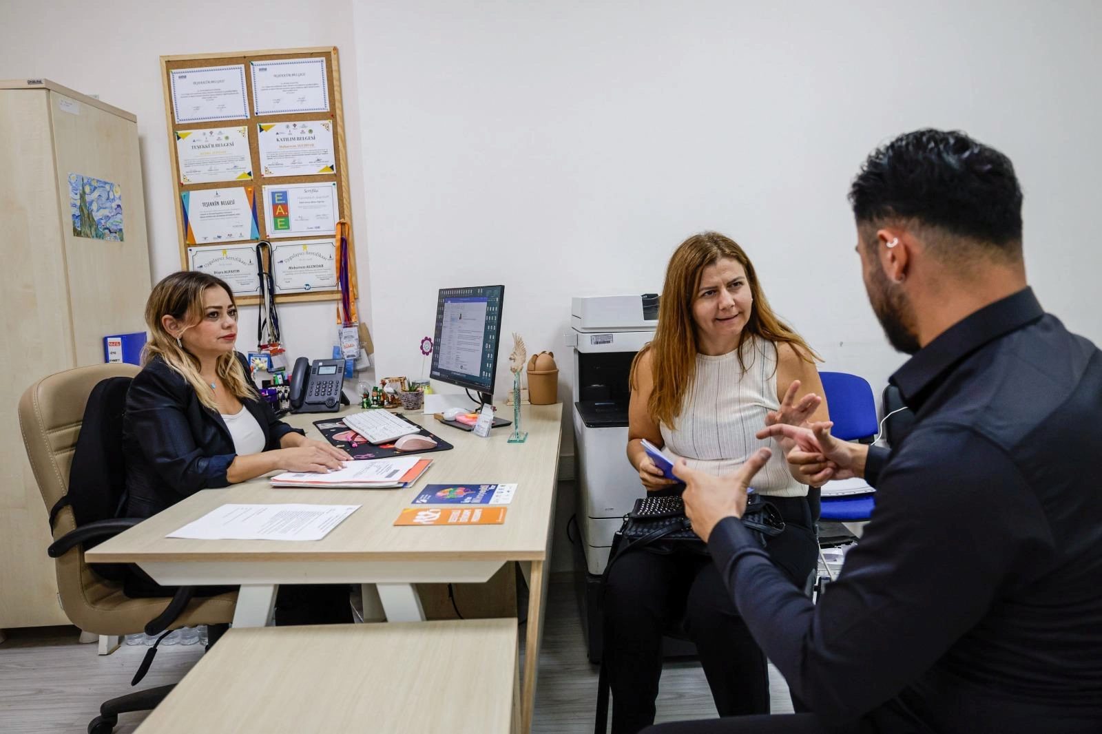 İşitme Engelliler Haftası kapsamında erişilebilir hizmetlerin önemine dikkat çeken İzmir
