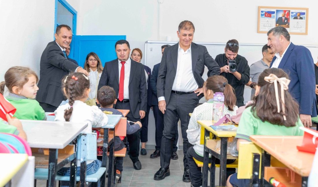 İzmir Büyükşehir Belediyesi, Bayındır Kızıloba İlkokulu’nu baştan aşağı yenileyerek çocukları