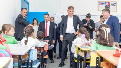 İzmir Büyükşehir Belediyesi, Bayındır Kızıloba İlkokulu’nu baştan aşağı yenileyerek çocukları
