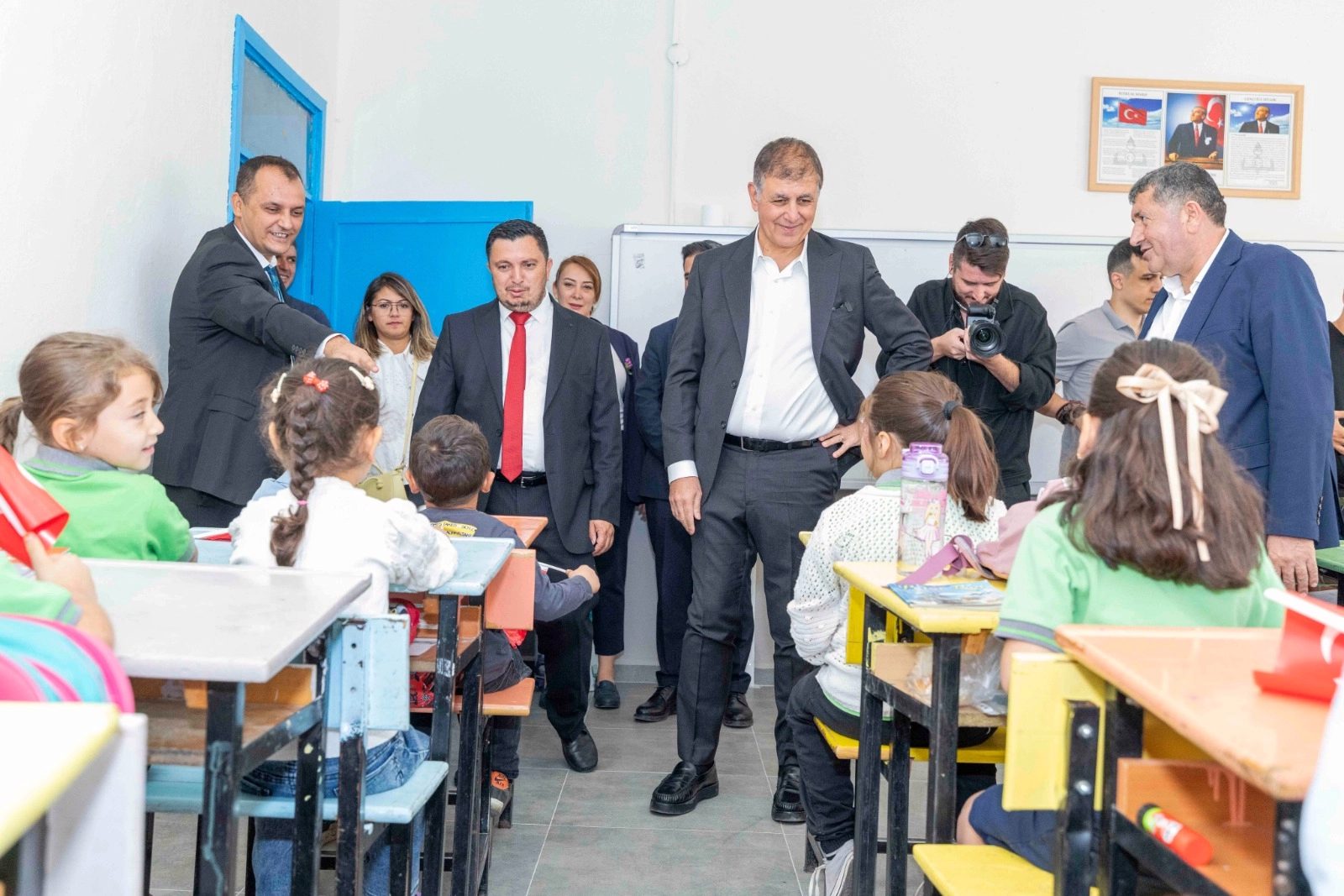 İzmir Büyükşehir Belediyesi, Bayındır Kızıloba İlkokulu’nu baştan aşağı yenileyerek çocukları