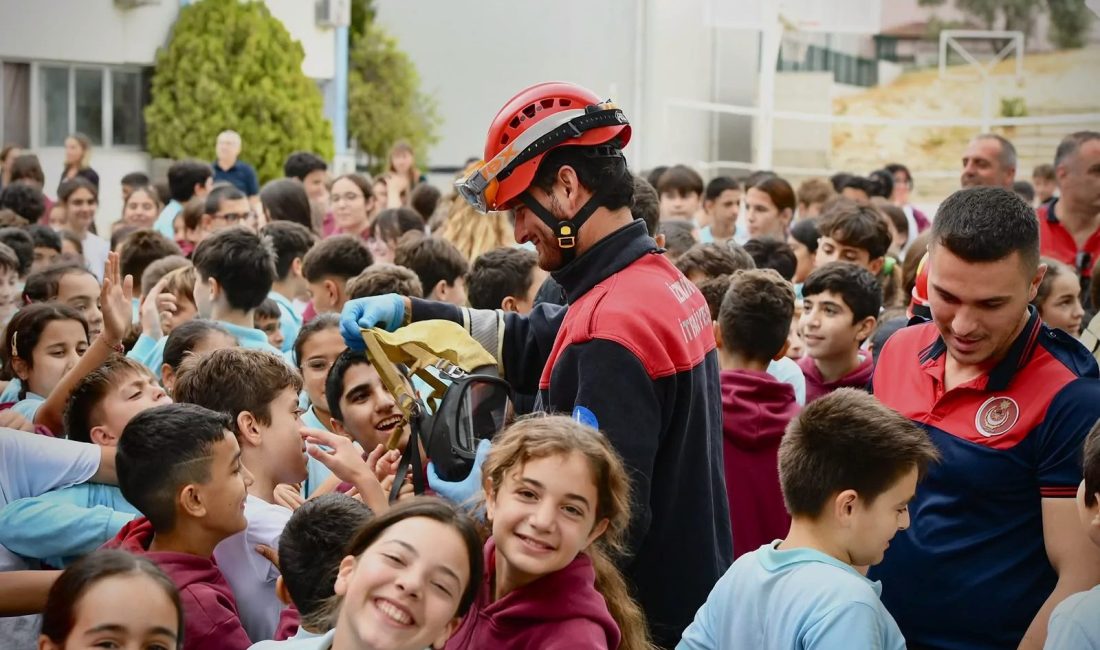 İtfaiye Haftası etkinlikleri kapsamında İzmir Büyükşehir Belediyesi İtfaiye Dairesi Başkanlığı