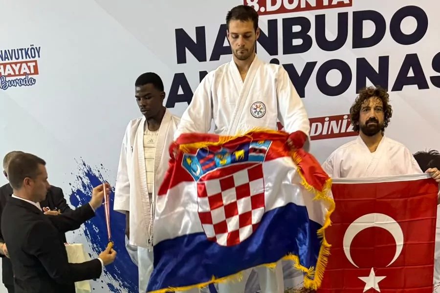 Karşıyakalı milli sporcu ve milli antrenör Dr. Ahmet Can Kapçak,