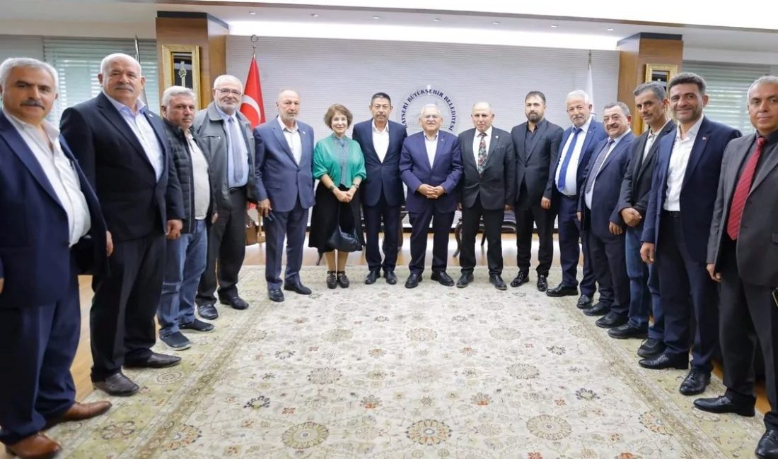 Kayseri Büyükşehir Belediye Başkanı Dr. Memduh Büyükkılıç, kent genelinde istişare