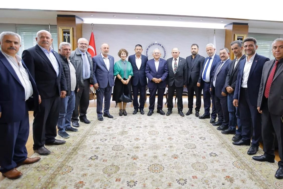 Kayseri Büyükşehir Belediye Başkanı Dr. Memduh Büyükkılıç, kent genelinde istişare