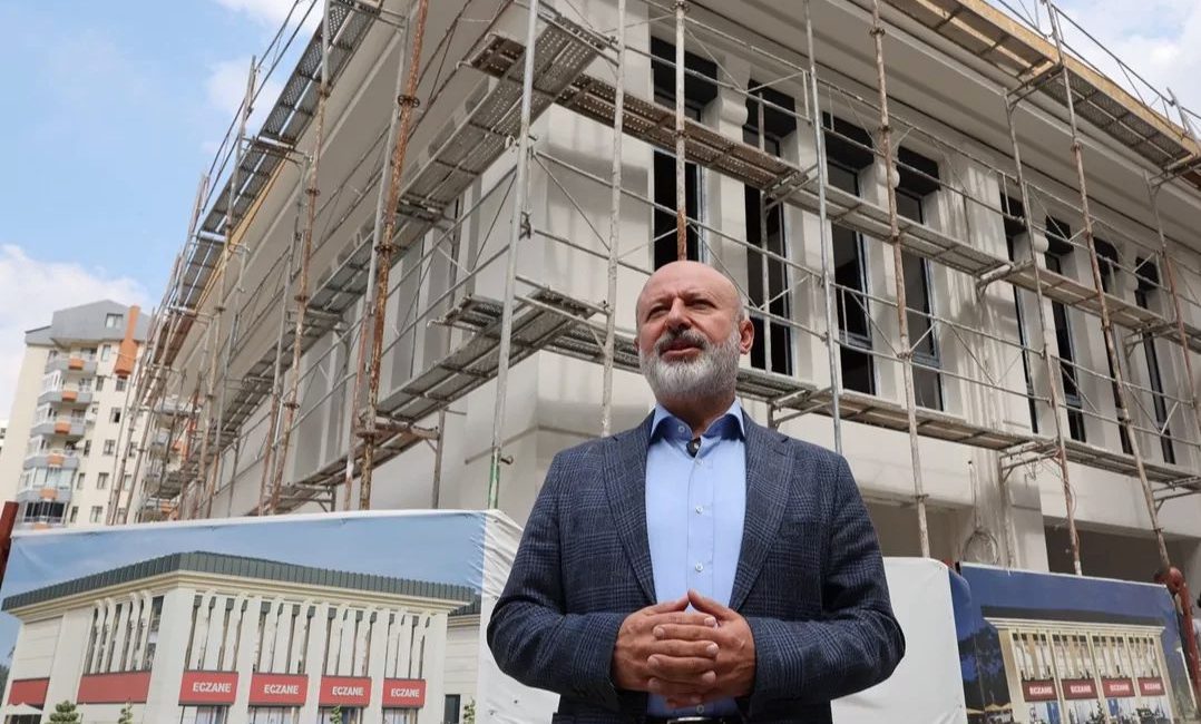 Kayseri Kocasinan Belediye Başkanı Ahmet Çolakbayrakdar, Erciyesevler Mahallesi’nde yapımı son