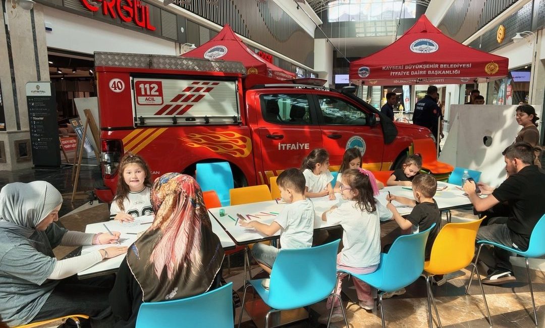 Kayseri Büyükşehir Belediyesi İtfaiye Daire Başkanlığı ekipleri, İtfaiyecilik Haftası kapsamında
