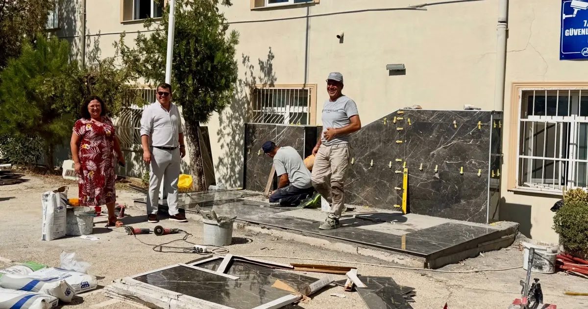 Keşan Yusuf Çapraz Anadolu Lisesi’nde Atatürk büstü yenilendi