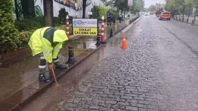 Kocaeli’de etkili olan sağanak yağışa karşı Büyükşehir Belediyesi ekipleri teyakkuza