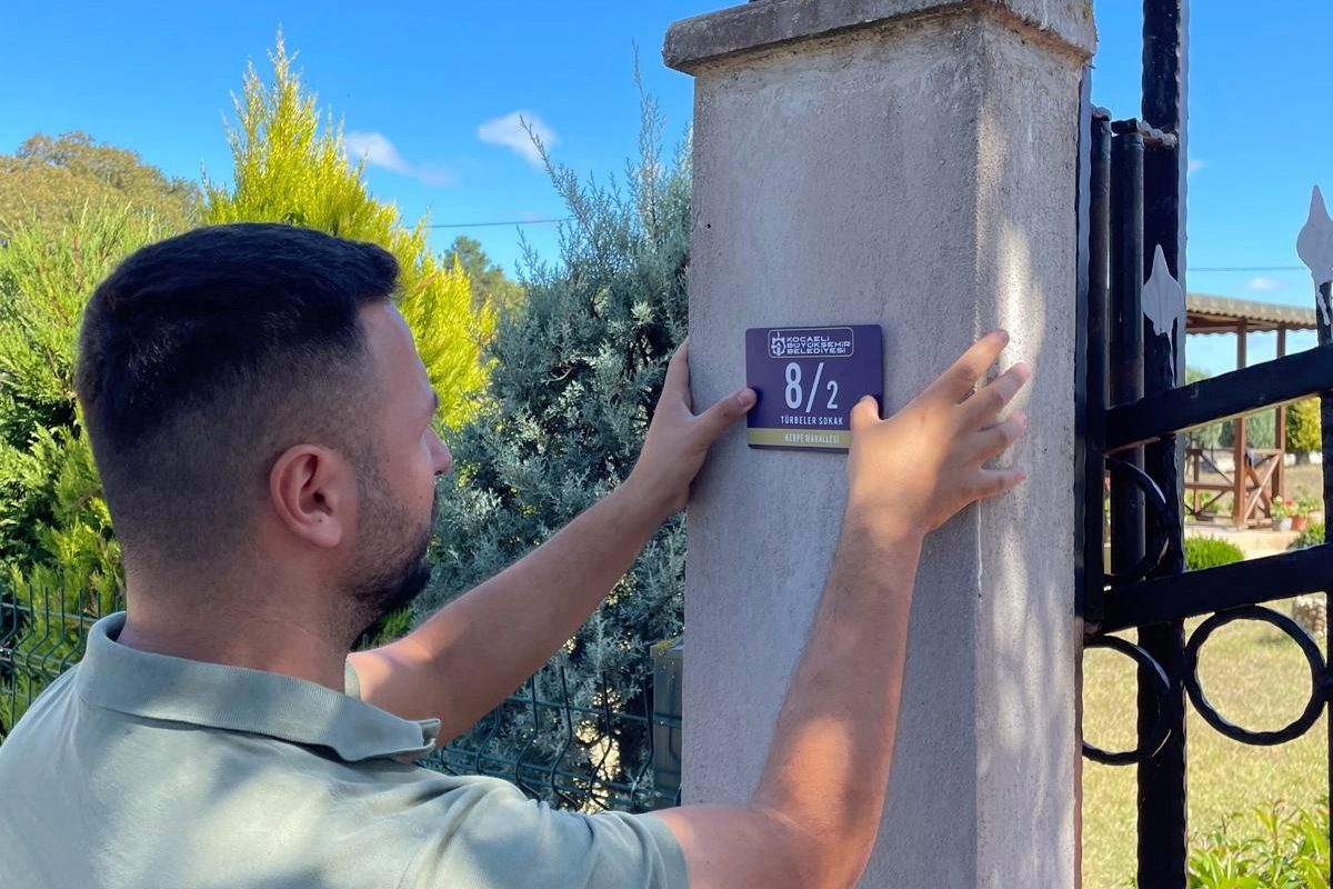Kocaeli Büyükşehir Belediyesi, kent estetiğine değer katan çalışmalarına bir yenisini