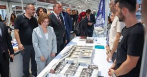 Maltepe Belediyesi’nin düzenlediği 2. Maltepe Kitap Günleri Maltepe Cumhuriyet Meydanı’nda