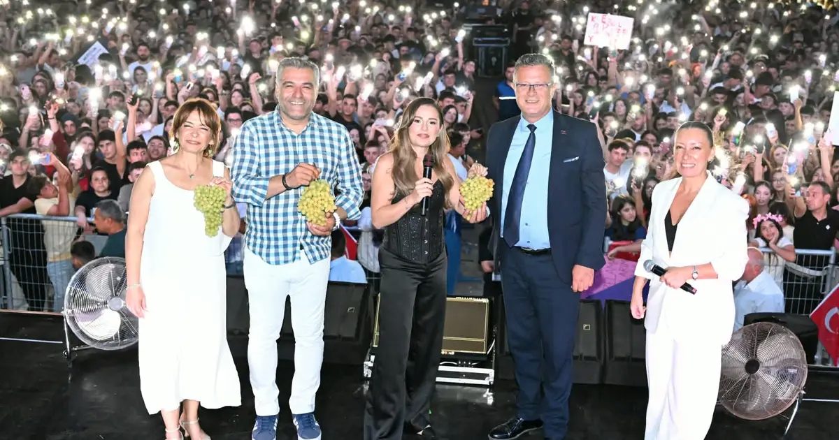 Manisa’da Alaşehir’in kurtuluşunda Merve Özbey coşkusu