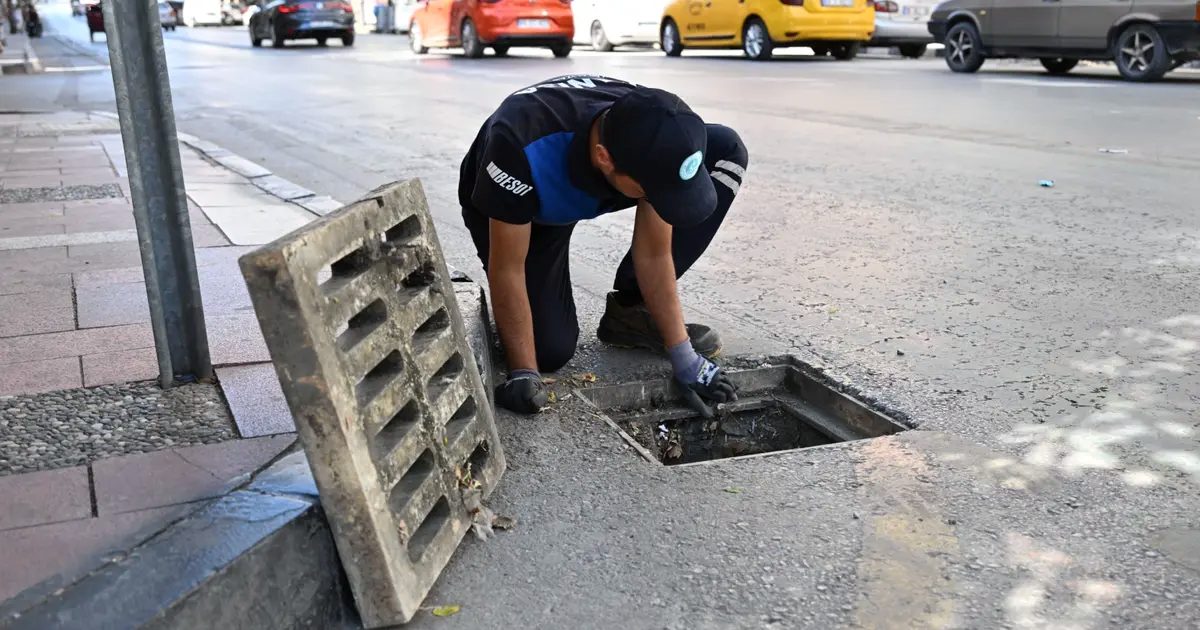 Manisa’da yağışlar öncesi ızgara temizliklerini hızlandırdı