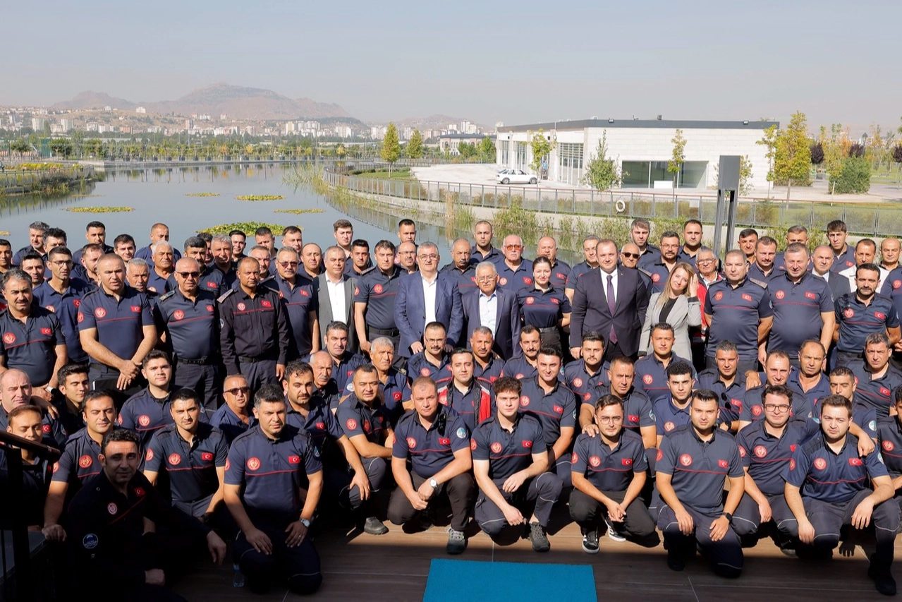 Kayseri Büyükşehir Belediye Başkanı Dr. Memduh Büyükkılıç, İtfaiyecilik Haftası dolayısıyla