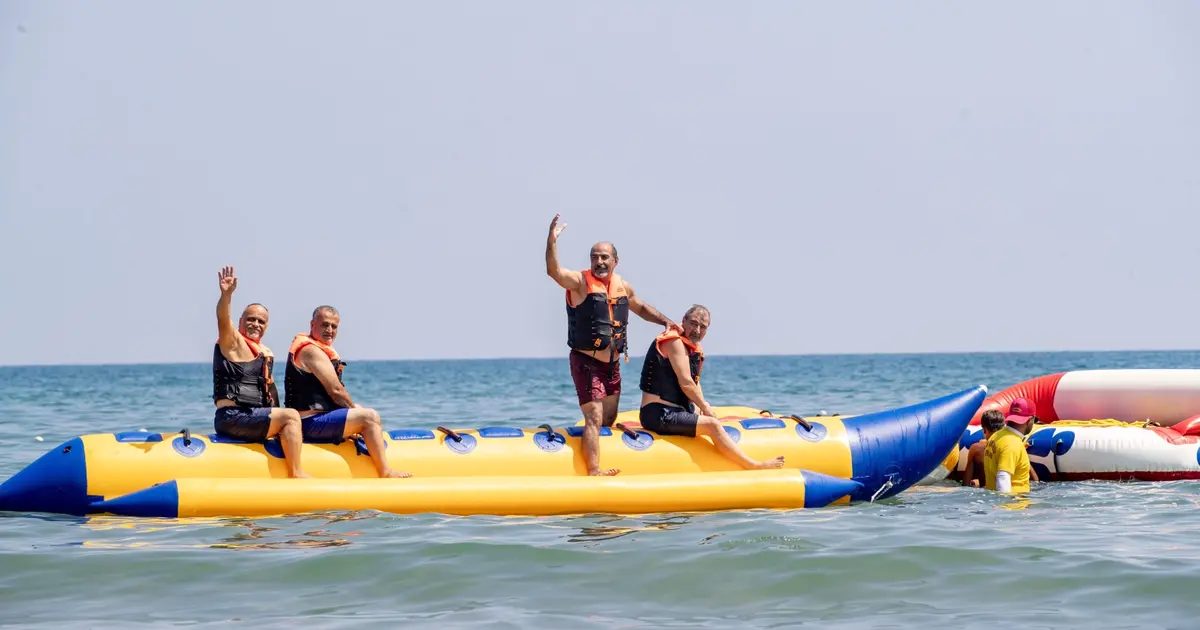 Mersin’de emekliler deniz keyfiyle buluştu