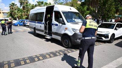Mersin Büyükşehir Belediyesi, öğrencilerin okul ile ev arasındaki yolculuklarını güvenli