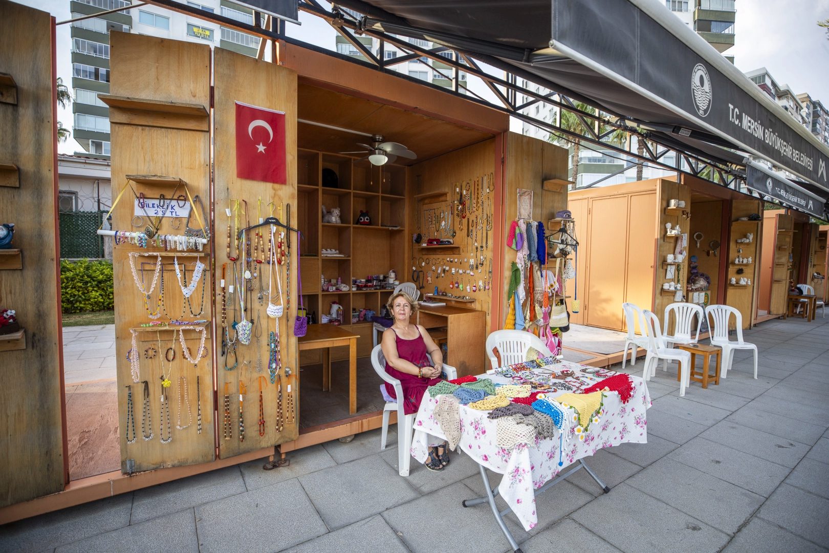 Mersin Büyükşehir Belediyesi; kadınların üretim süreçlerine katılımını destekleyen çalışmalarıyla, el