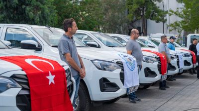Muğla'da Milas Belediyesi, 39 milyon TL maliyetle alınan araçları tanıttı.