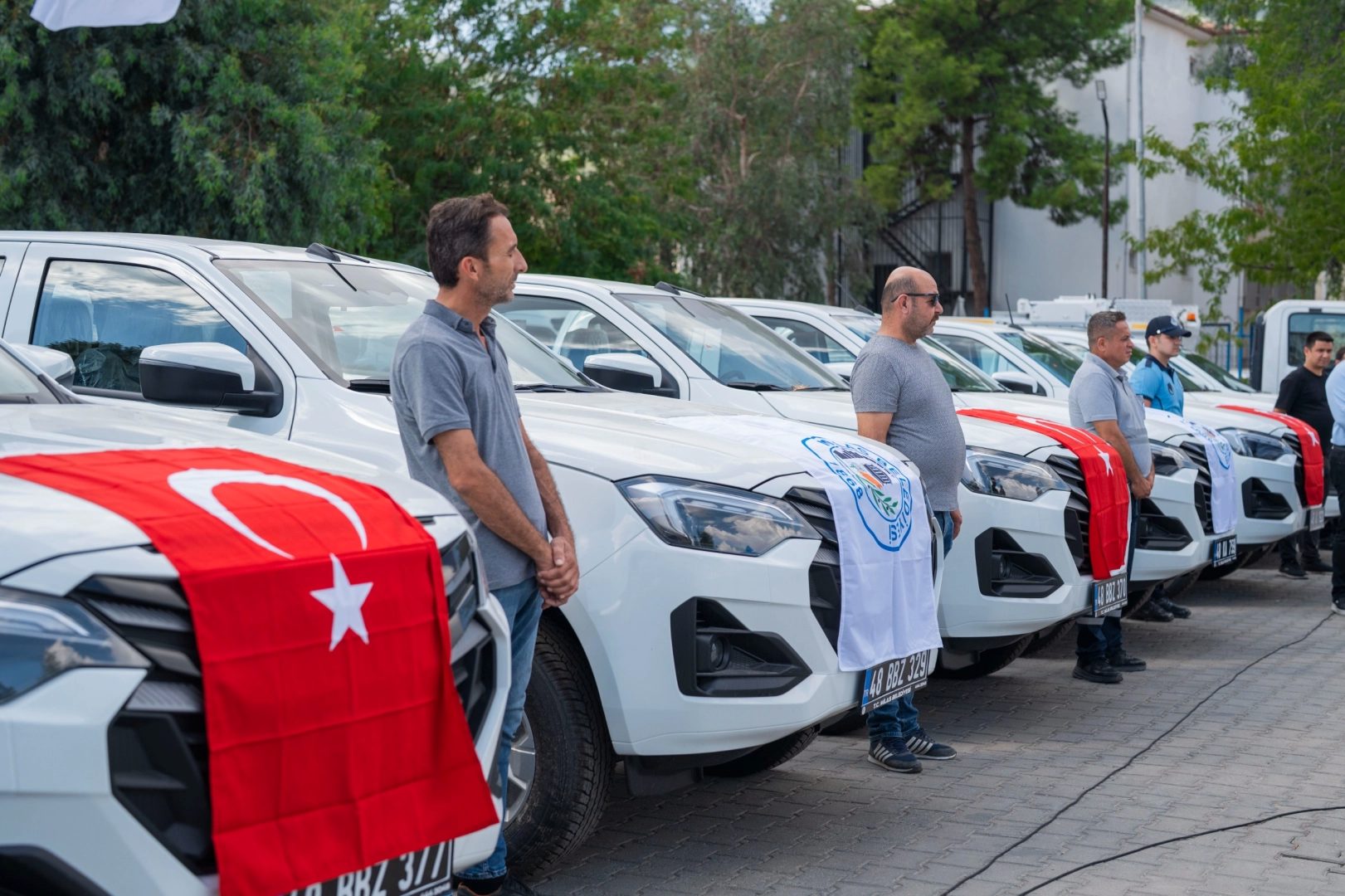 Muğla'da Milas Belediyesi, 39 milyon TL maliyetle alınan araçları tanıttı.