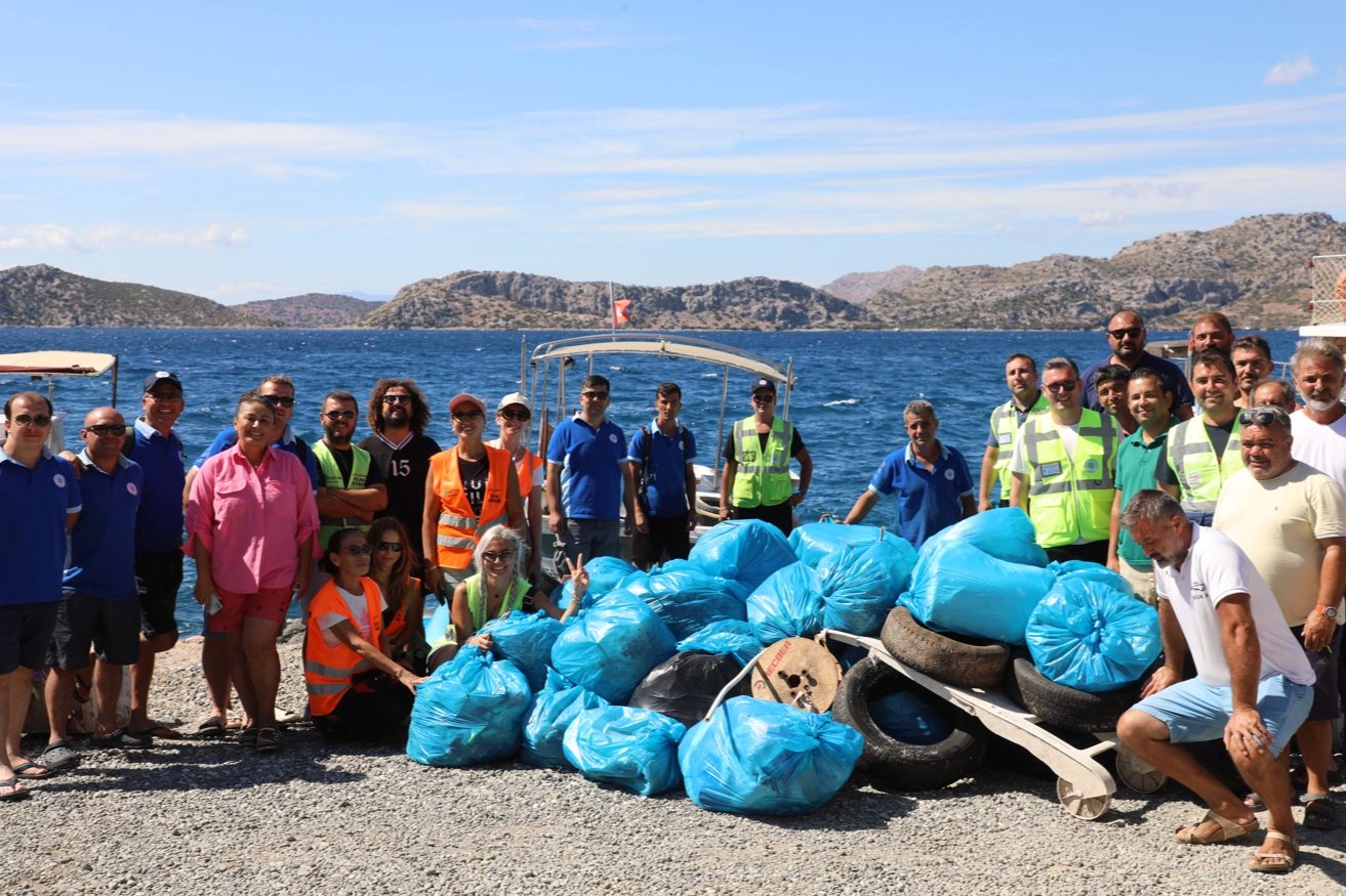 Muğla Büyükşehir Belediyesi, plastik atıkların deniz ve kıyılarda oluşturduğu kirliliğe