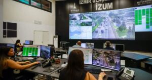 İzmir Büyükşehir Belediyesi, yeni eğitim-öğretim yılının başlamasıyla artan trafik hareketliliğini