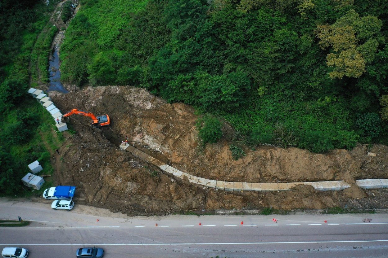 Ordu Büyükşehir Belediyesi Fatsa ilçesi Ayazlı Mahallesi’nde bulunan derede baks