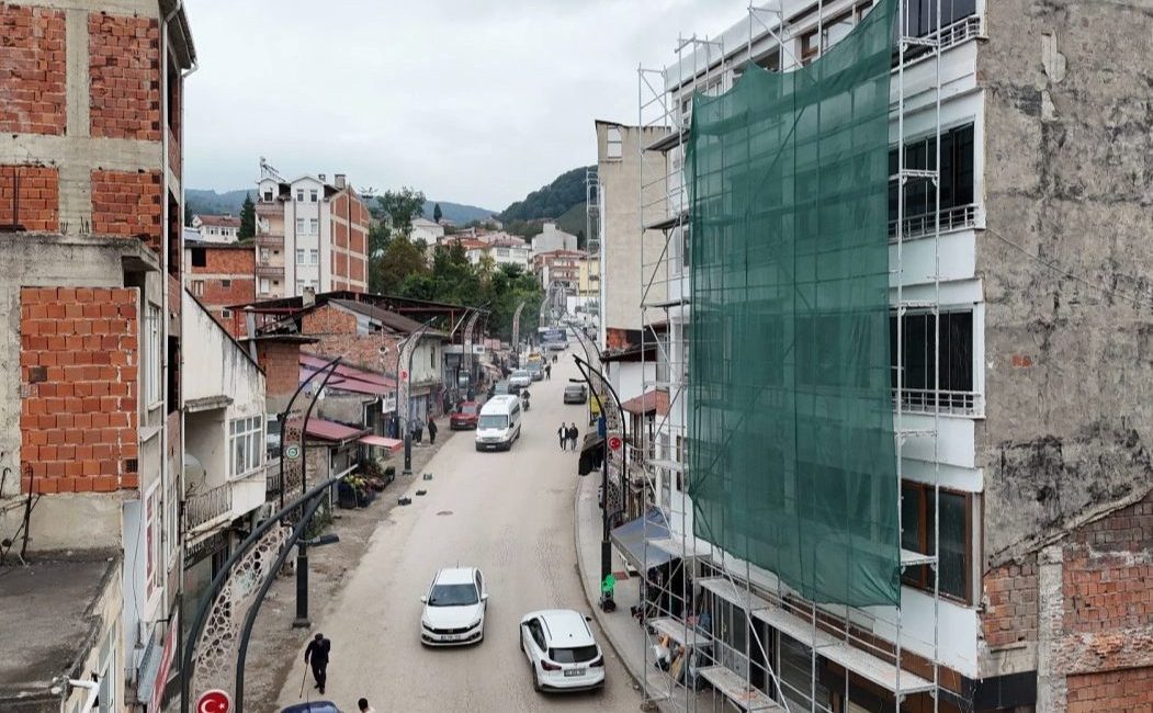 Ordu Büyükşehir Belediyesi, ilçelerde hayata geçirdiği kent estetiği çalışmalarıyla Gölköy’ün
