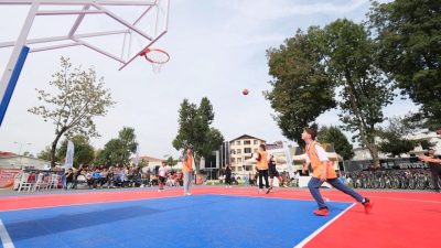 Sakarya Büyükşehir Belediyesi’nin bu yıl ikincisini düzenlediği 3x3 Sokak Basketbolu