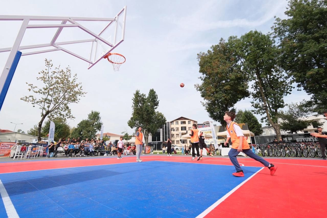 Sakarya Büyükşehir Belediyesi’nin bu yıl ikincisini düzenlediği 3x3 Sokak Basketbolu