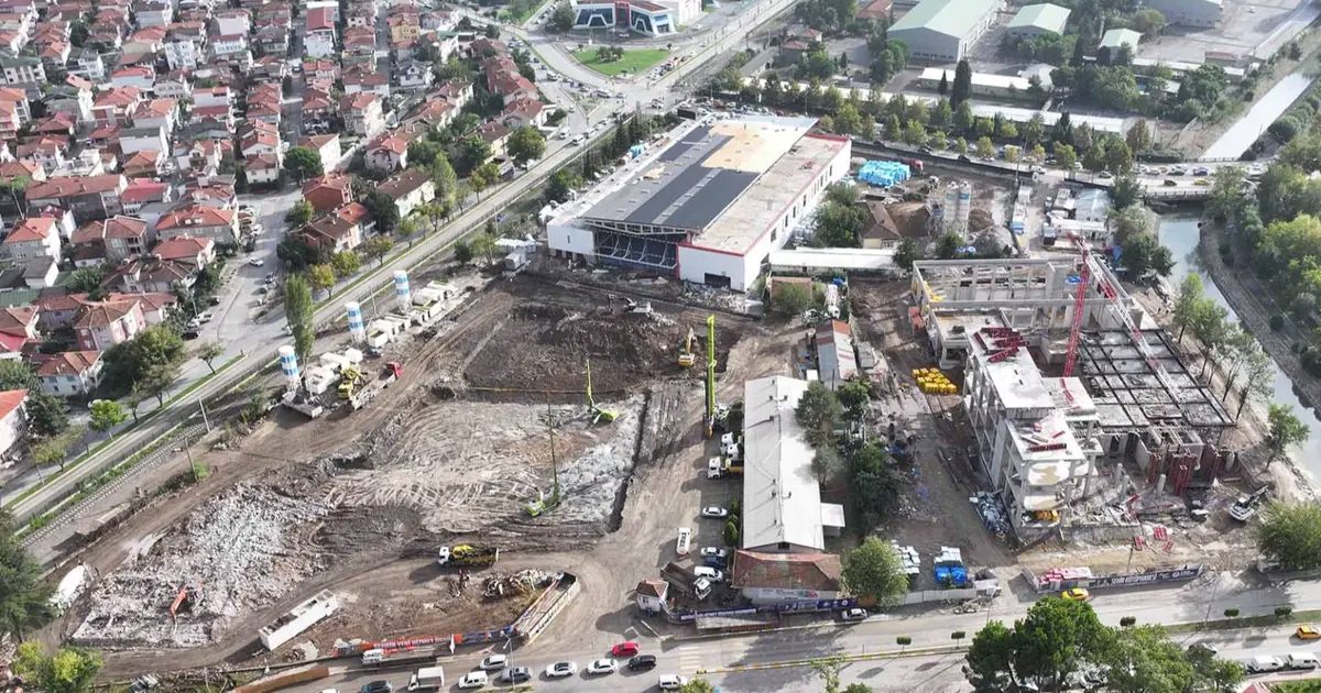 Sakarya Büyükşehir Belediye Başkanı Yusuf Alemdar, milletvekilleriyle birlikte 3.5 milyar