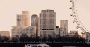 Londra’nın South Bank bölgesinde yükselen SEVEN, Southbank Place’in son binası