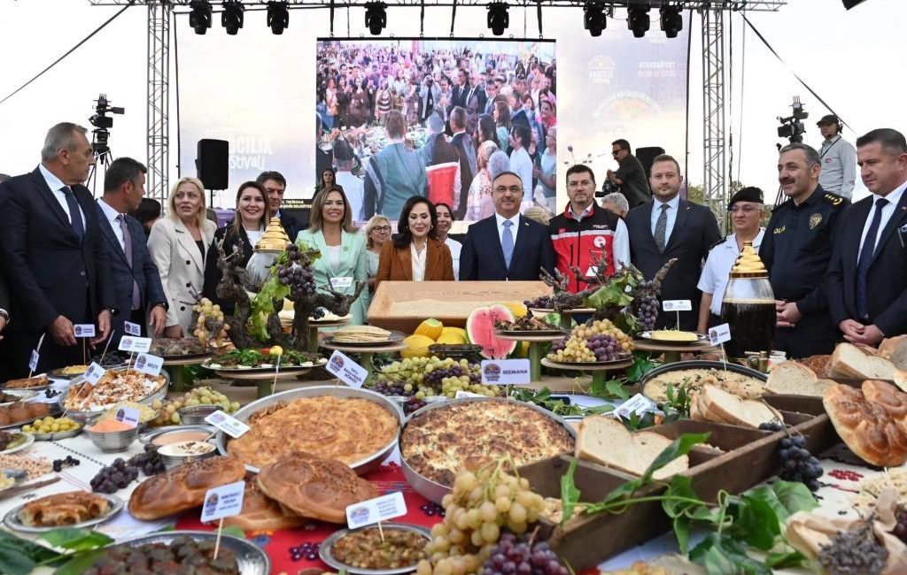 Tekirdağ Büyükşehir Belediyesi tarafından kentin köklü bağcılık kültürünü, zengin gastronomi