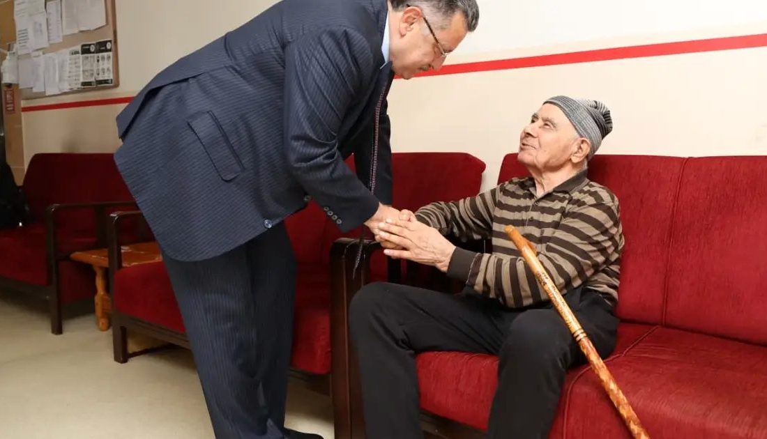 Trabzon Büyükşehir Belediye Başkanı Ahmet Metin Genç, Çamlık Huzurevi Yaşlı