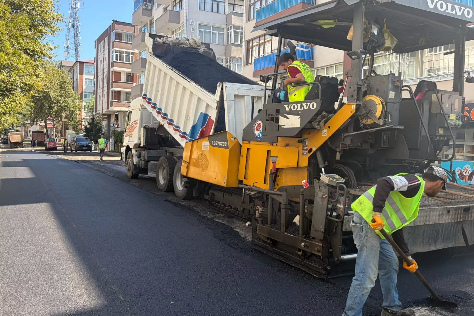 Trabzon Büyükşehir Belediyesi, şehir genelinde ulaşım altyapısını güçlendirmek amacıyla çalışmalarını
