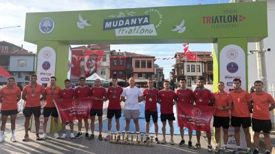 Mudanya'da düzenlenen Triatlonu Türkiye Kupası Finali’nde mücadele eden TSK Spor