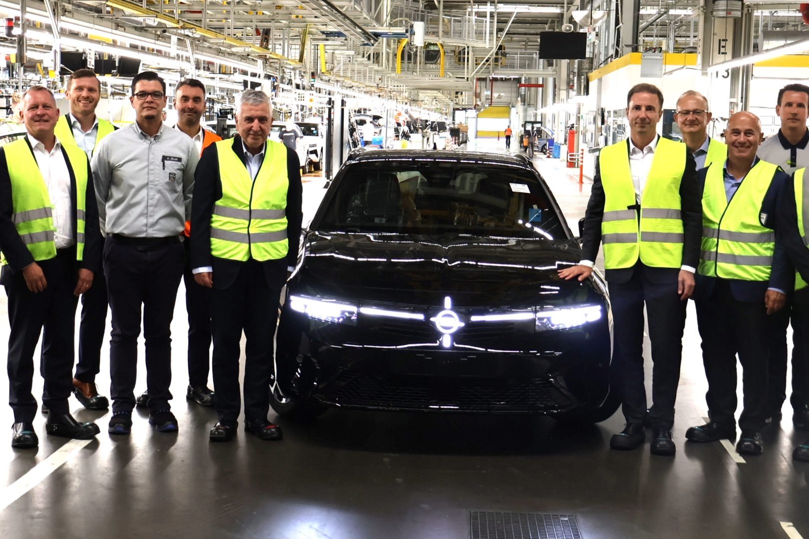 Tofaş CEO’su Cengiz Eroldu, Opel’in Almanya Rüsselsheim’daki Genel Merkezi’ni ziyaret