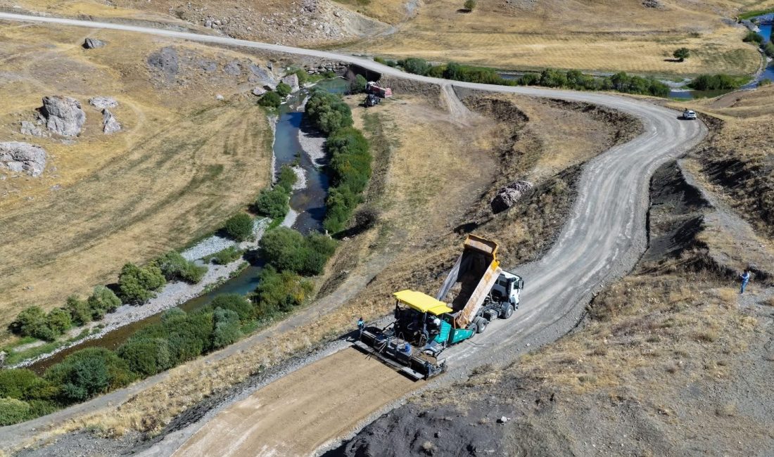 Van Büyükşehir Belediyesi, Çatak ilçesinde ulaşım altyapısının iyileştirilmesine yönelik çalışmalarını