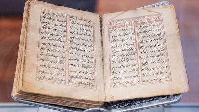 Dünyada yalnızca iki nüshası bulunan 15. yüzyıl eseri Düstûrnâme-i Enverî,