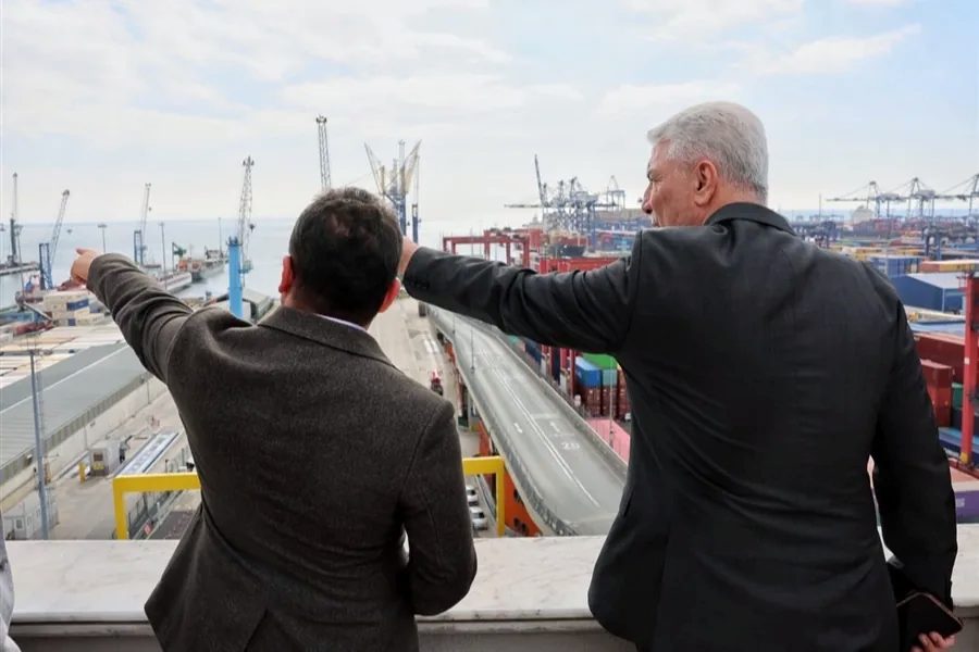 Ticaret Bakanı Ömer Bolat, Ambarlı Liman Kompleksi'ni ziyaret ederek, bu