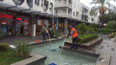 Antalya Büyükşehir Belediyesi ekipleri, Kemer Liman Caddesi’nde kış öncesi bakım,
