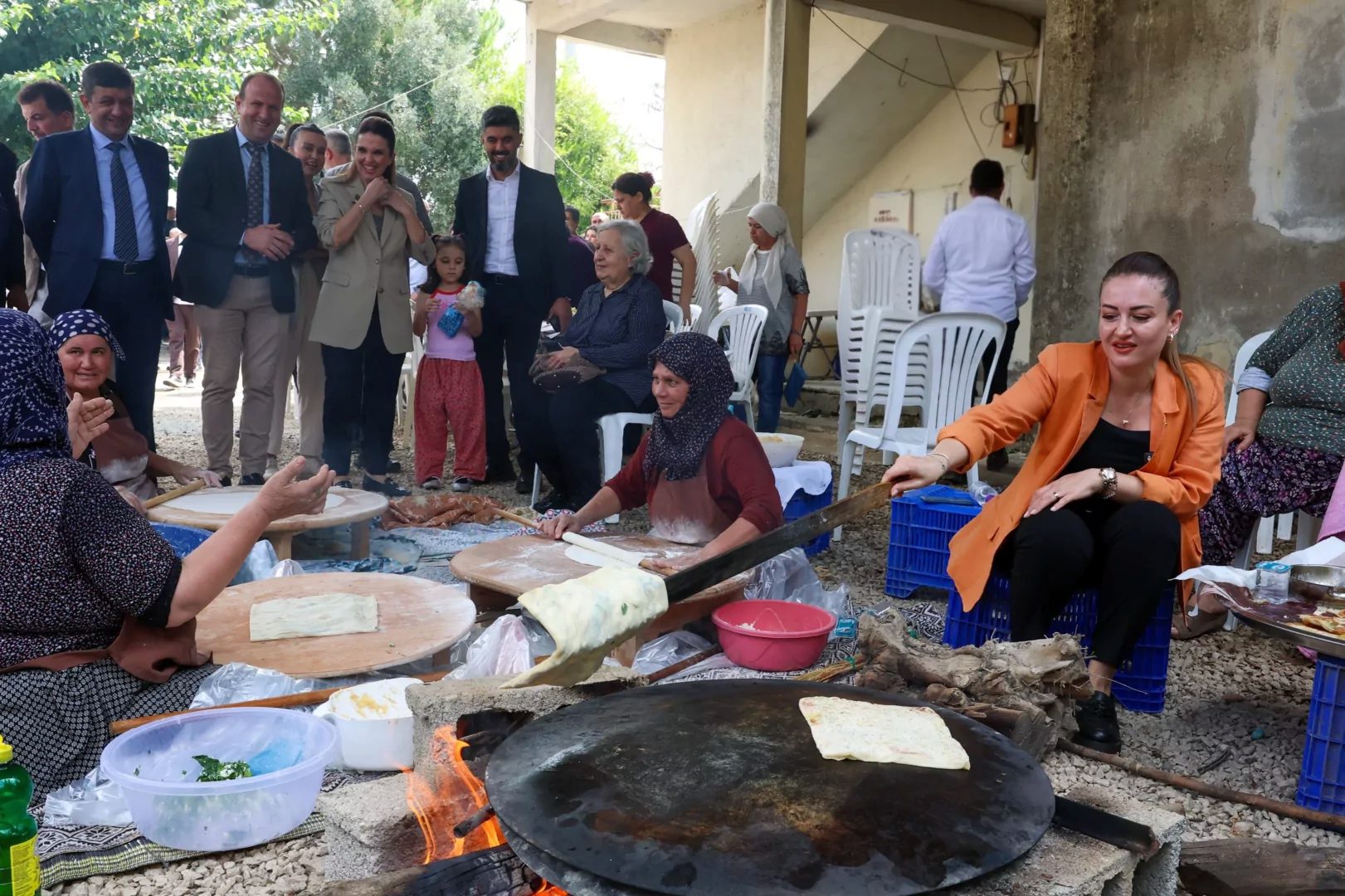 Antalya Büyükşehir Belediyesi, kırsal mahallelerde yaşayan vatandaşlara yönelik sürdürdüğü “Unu
