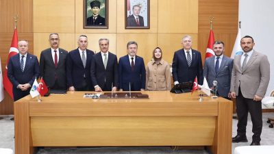 Tarım ve Orman Bakanı İbrahim Yumaklı, Büyükşehir Belediyesi’ni ziyaret etti.