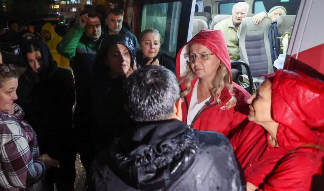İstanbul genelinde etkili olan yoğun yağışın ardından Bakırköy’de yaşanan su