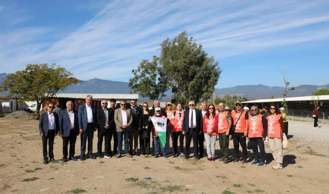 Balıkesir Edremit Belediyesi Sokak Hayvanları Bakım ve Rehabilitasyon Merkezi’nde düzenlenen