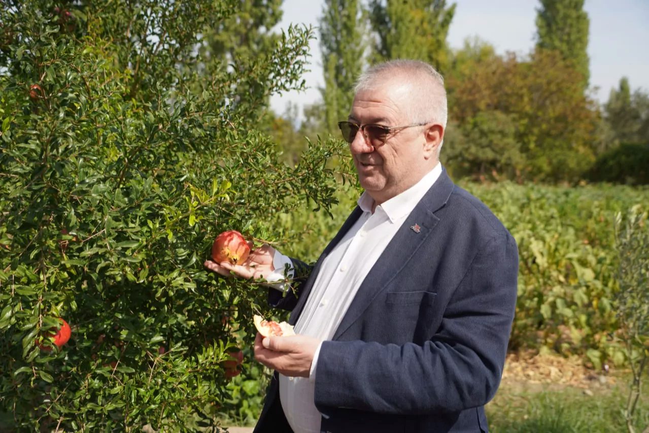 Balıkesir Edremit Belediye Başkanı Mehmet Ertaş, ilçede görev yapan basın
