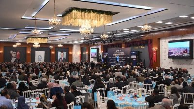 Balıkesir Büyükşehir Belediye Başkanı Ahmet Akın ve eşi Arbil Akın,
