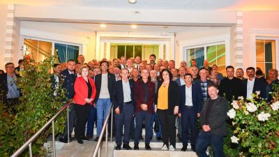Manisa Büyükşehir Belediye Başkanı Besim Dutlulu, Demirci’de muhtarlarla bir araya