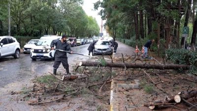 Beylikdüzü’nde yeniden etkili olması beklenen yoğun yağış öncesinde tüm ekiplerini