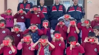 Bilecik İl Jandarma Komutanlığı ekipleri öğrencilerle bir araya geldi. Ekipler