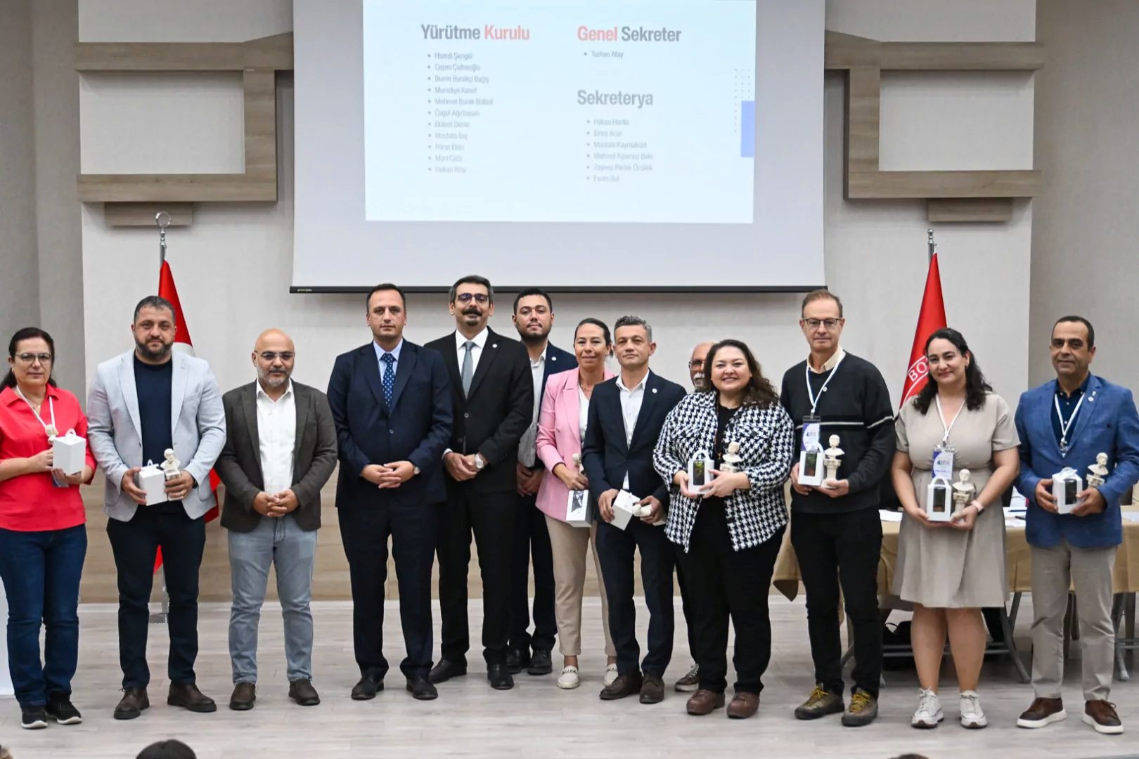 İzmir Bornova Kent Konseyi Olağan Genel Kurulu’nda güven tazeleyerek yeniden