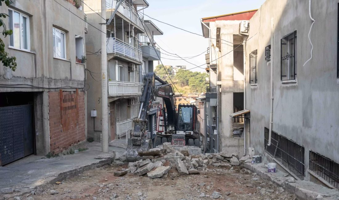 Bornova Belediye Başkanı Ömer Eşki, yol yenileme çalışmaları kapsamında Serintepe